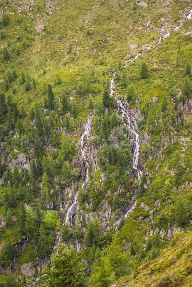 beekjes in de Alpen van Zuid-Tirol foto