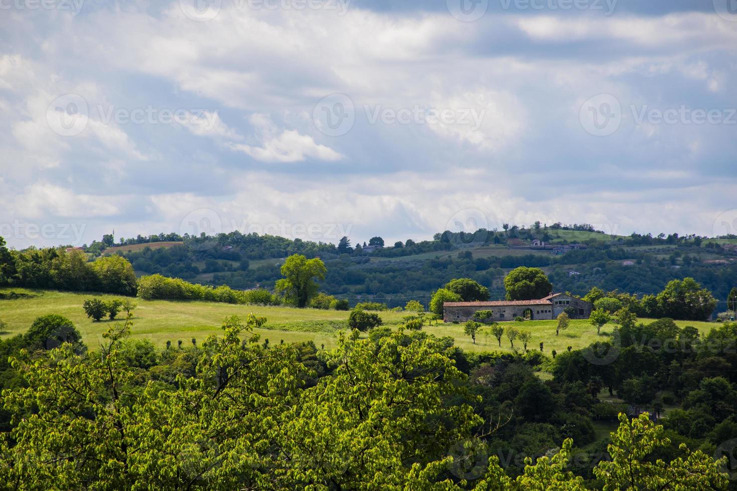 stenen huis in de heuvels van Monteviale in Vicenza, Italië foto