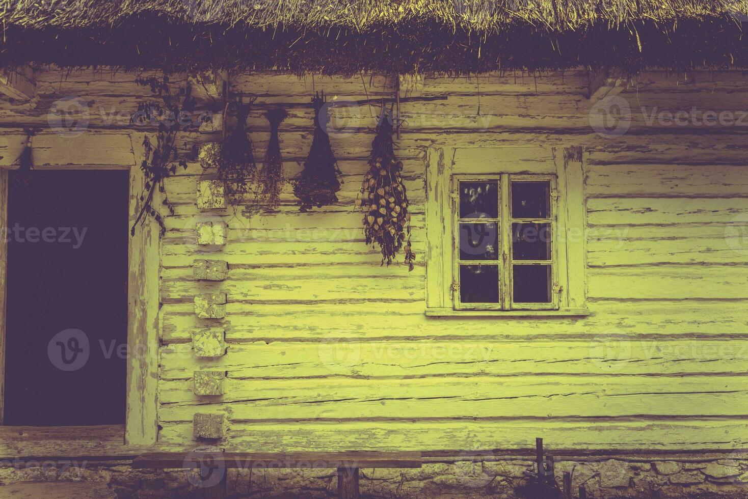 wijnoogst huis in sepia kleuren foto