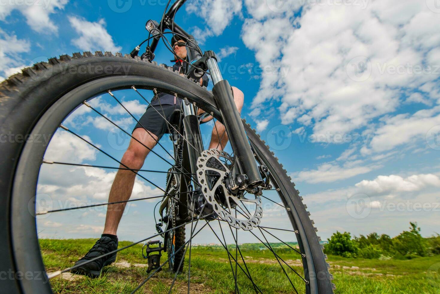 berg fiets ga weg foto