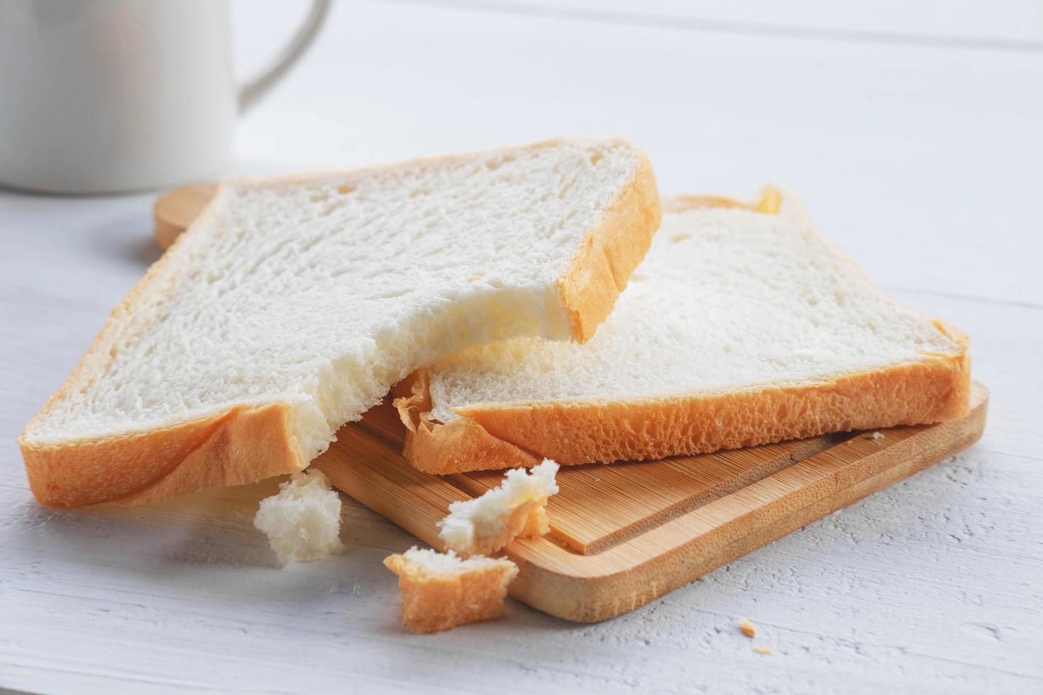 brood op tafel foto