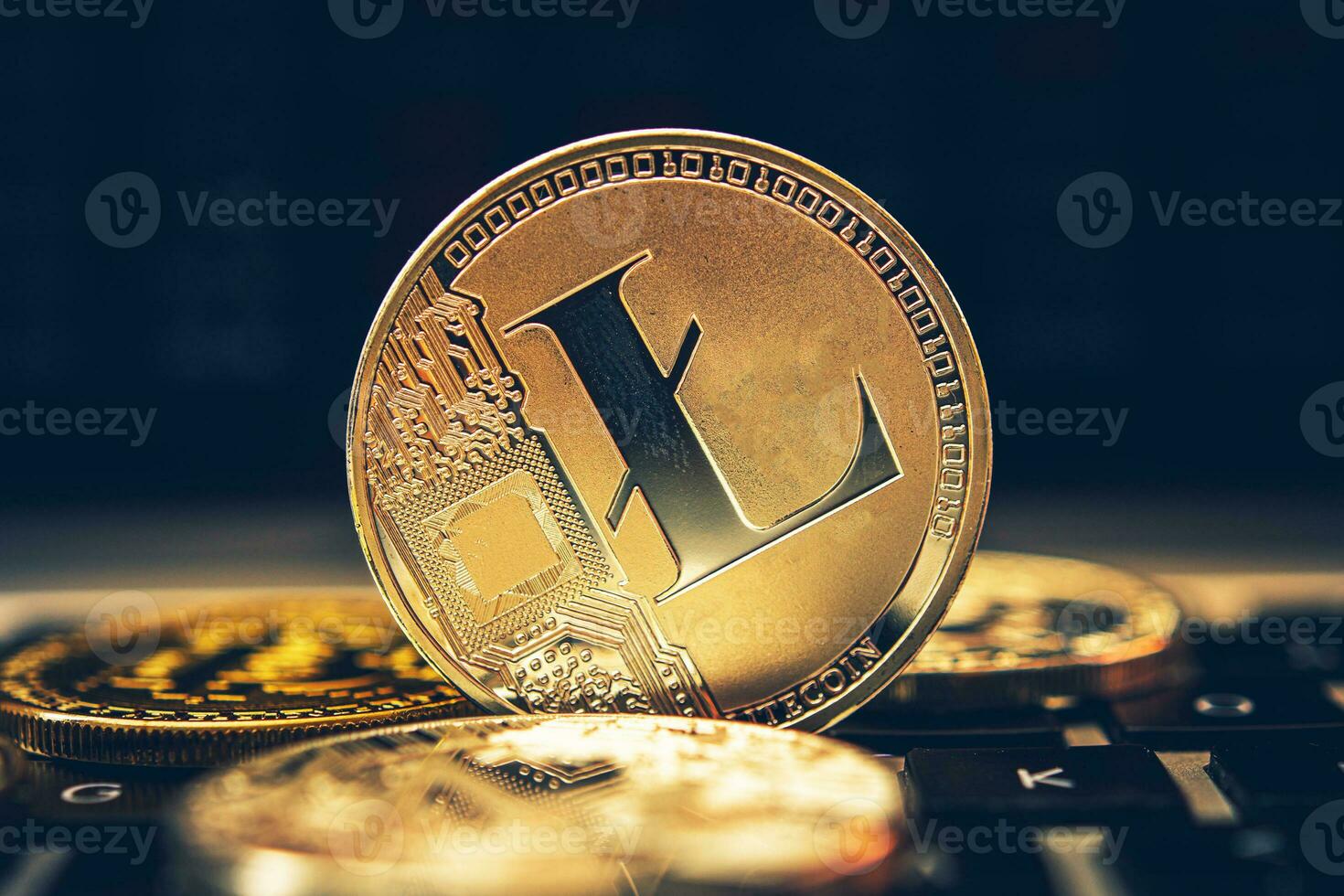 gouden litecoin munt dichtbij omhoog foto