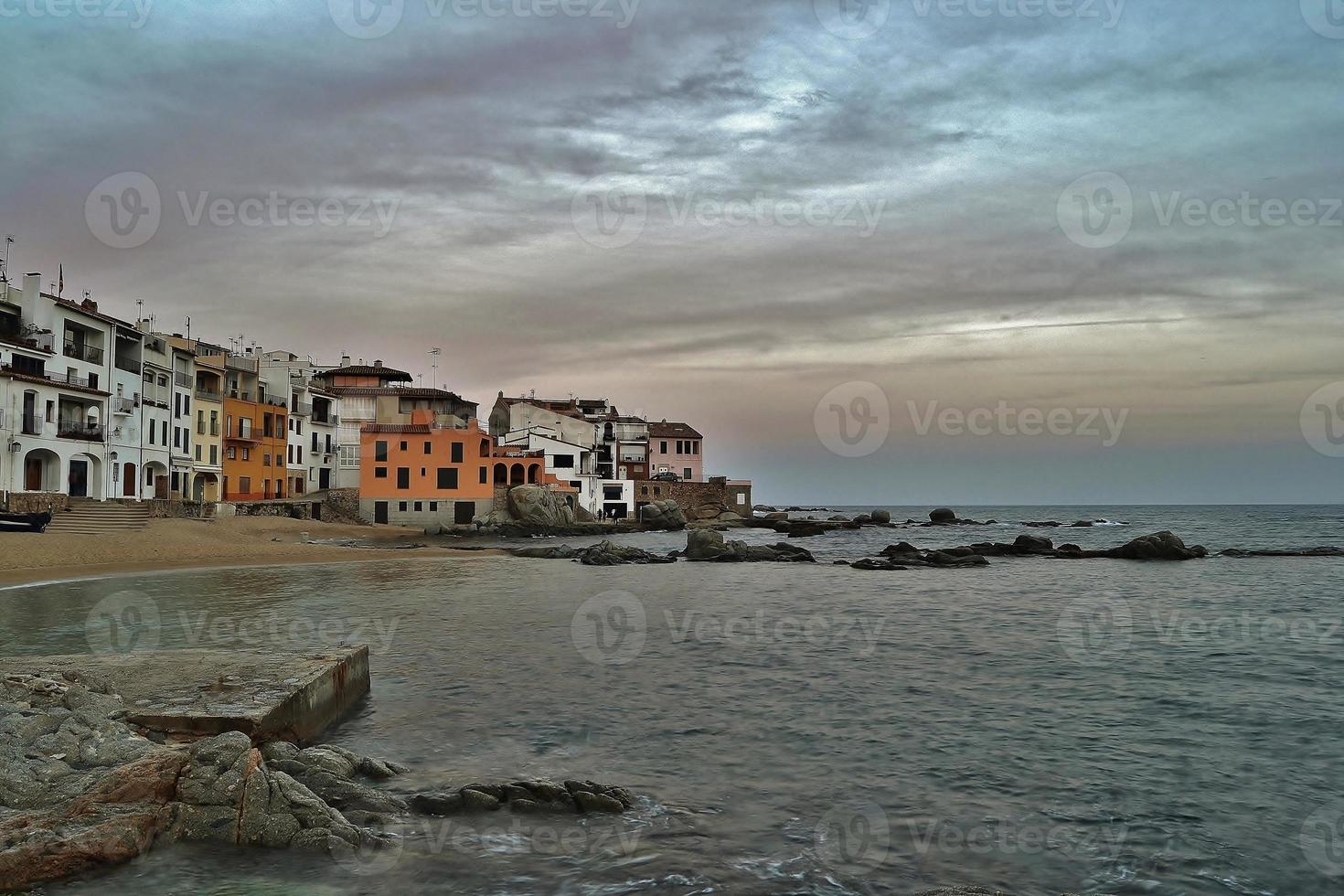 leuk vissersdorpje Catalonië bij zonsondergang foto