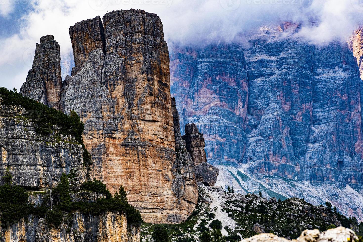 de cinque torri in de dolomieten foto