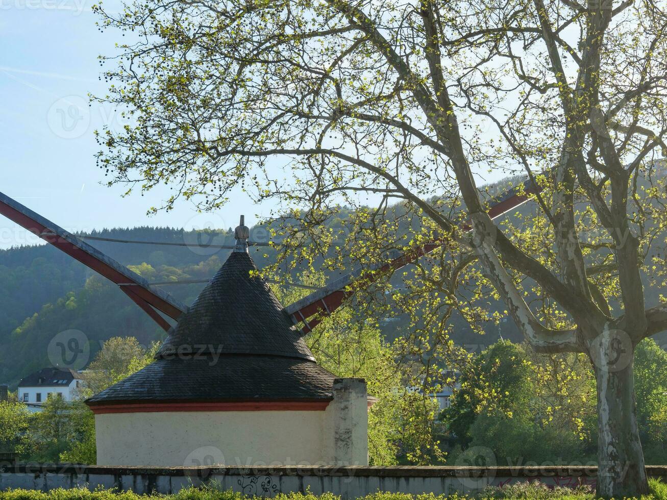 de klein stad van saarburg Bij de saar rivier- in Duitsland foto