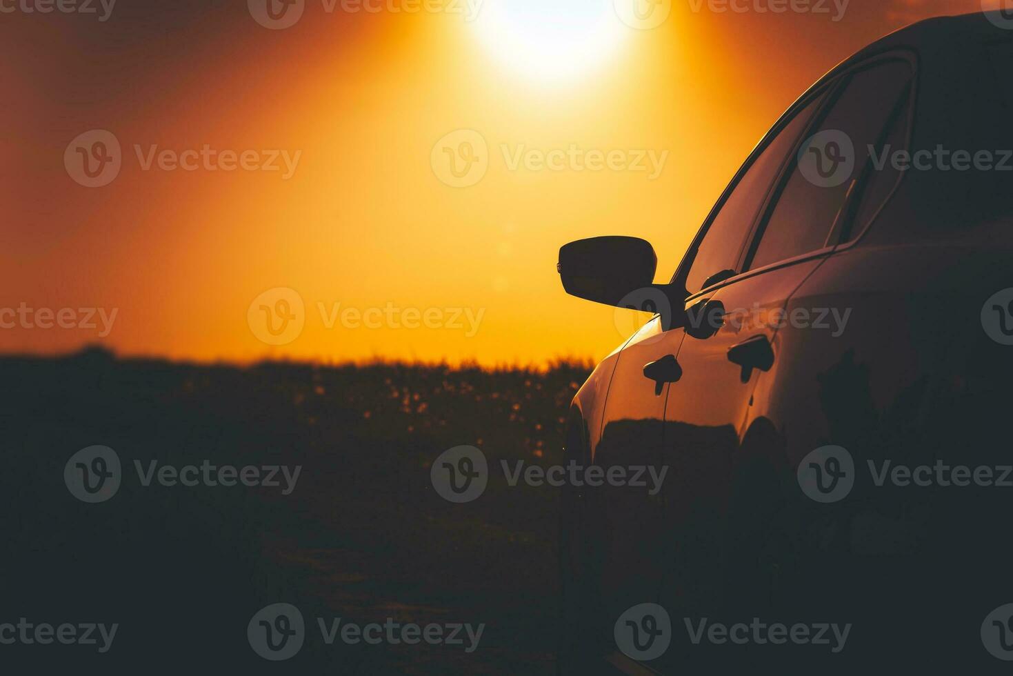 zonsondergang weg auto het rijden foto