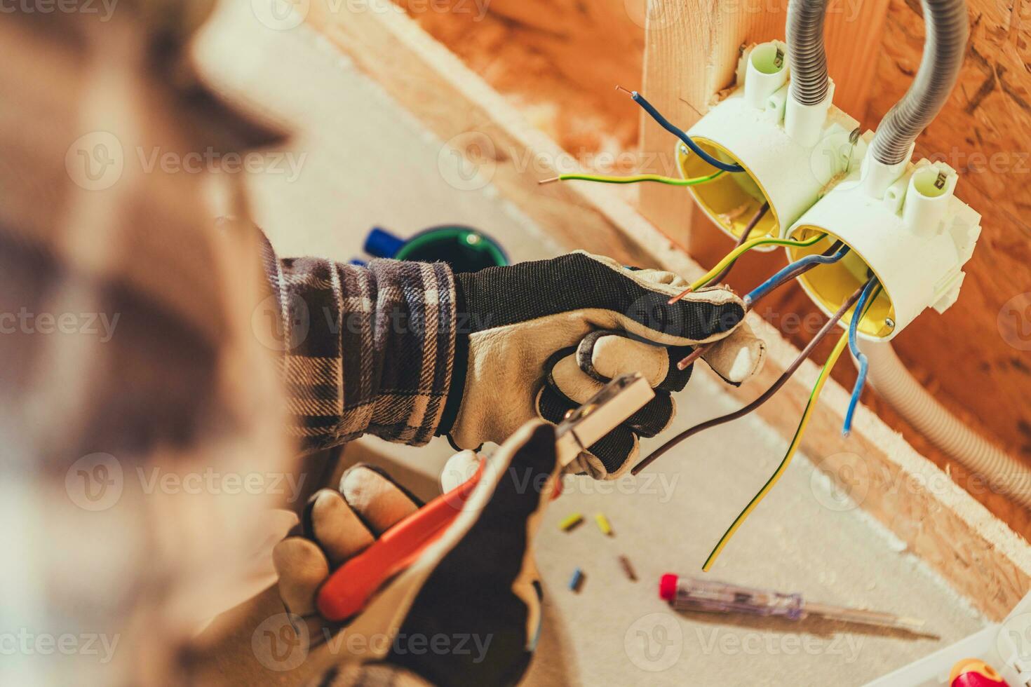 elektrisch verkooppunten installatie binnen woon- gebouw dichtbij omhoog foto