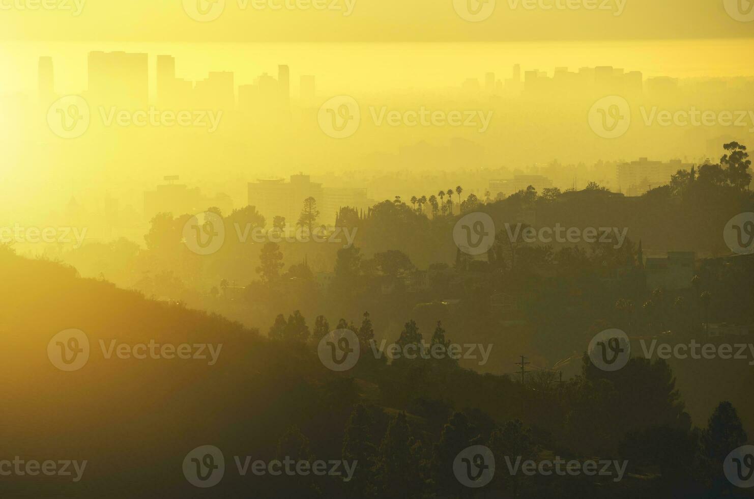 Californië west Hollywood en de kerstman monica mistig heuvels panorama foto