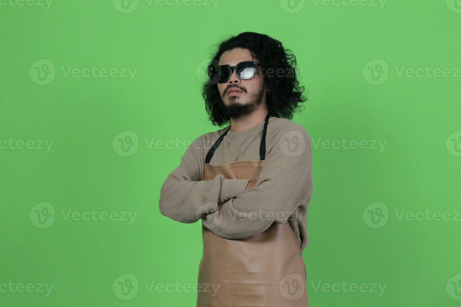 Aziatisch mannetje koffie winkel barman poses en uitdrukkingen foto