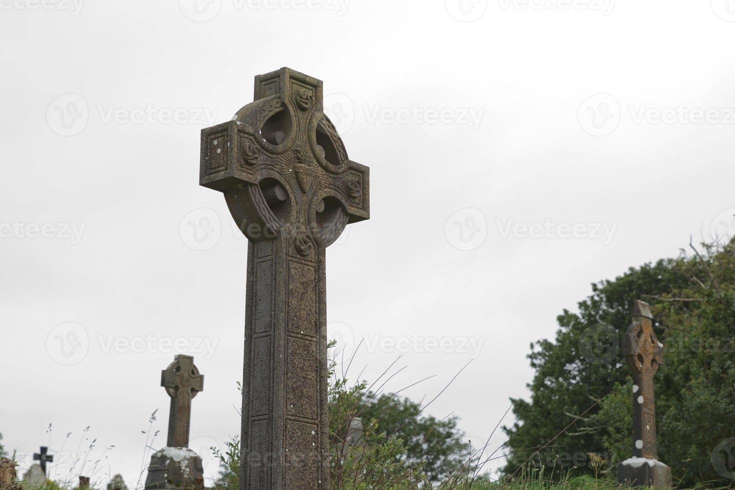 kruisen en cementery in bantry west cork, ierland foto