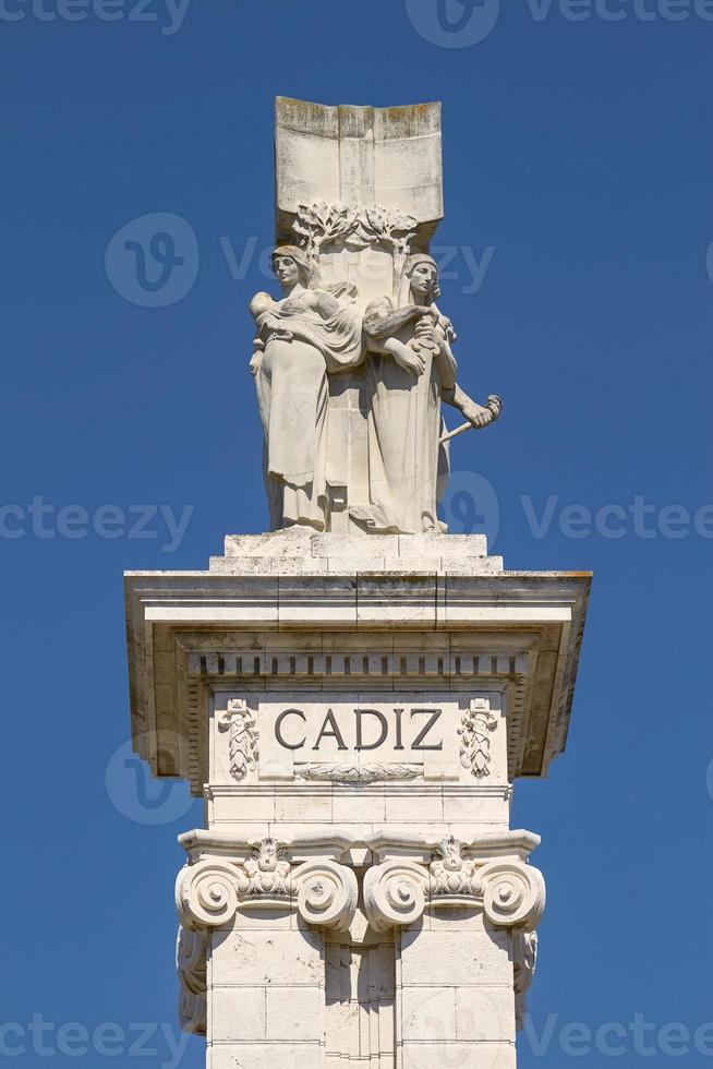 detail van monument voor de grondwet van 1812 op het spanje-plein in cadiz, Spanje foto