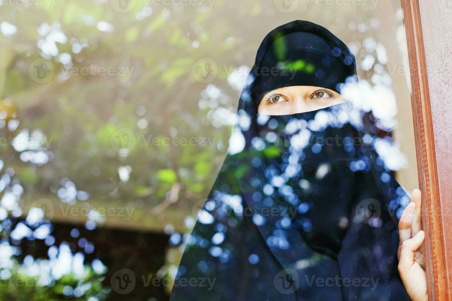 vrouw in burka foto