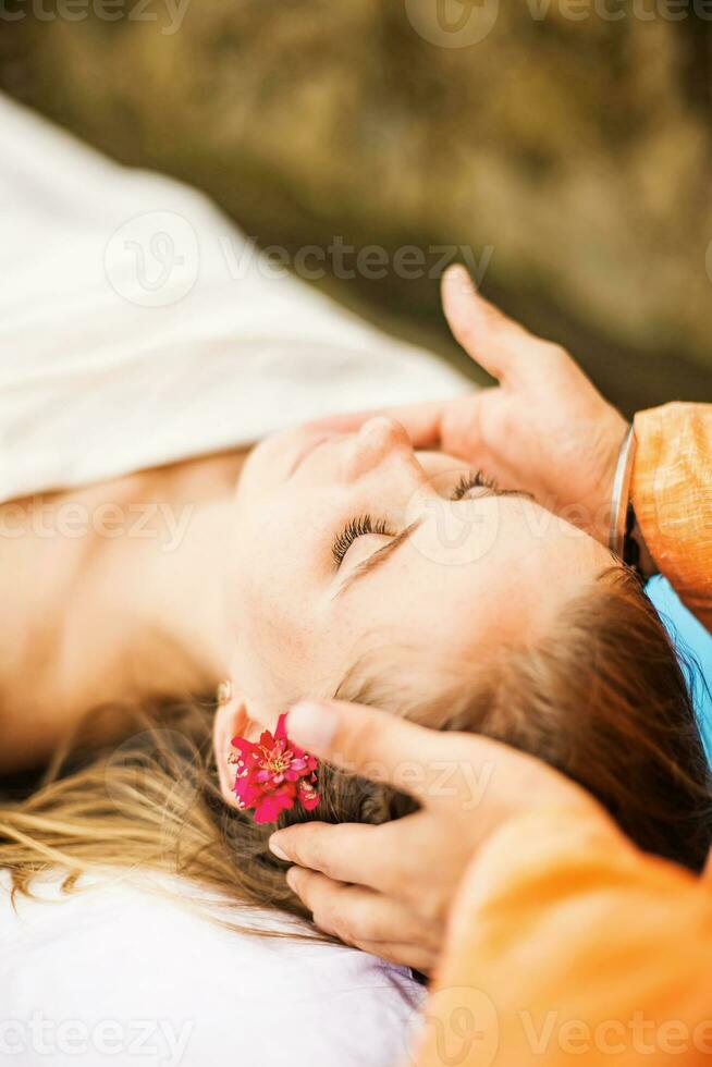 vrouw hebben een geestelijk genezing behandeling foto