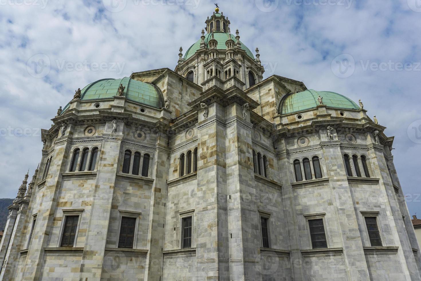 buitenaanzicht van de kathedraal van como duomo di como in italië foto