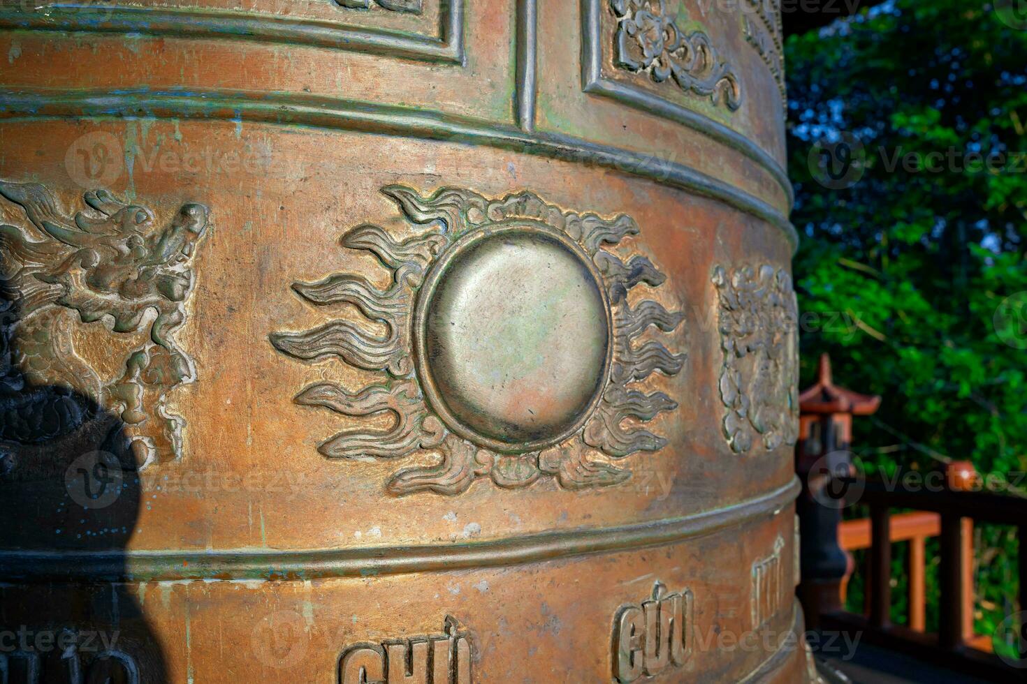 de klok toren Bij linh qui fap een tempel, in de buurt bao plaats dorp, lam dong provincie, Vietnam. foto