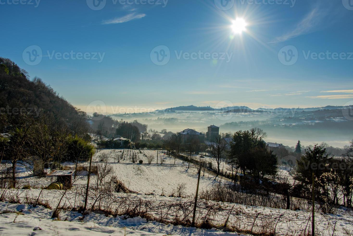 vlakte en mist in de sneeuw twee foto