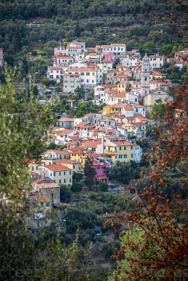 dorp van het ligurische achterland foto