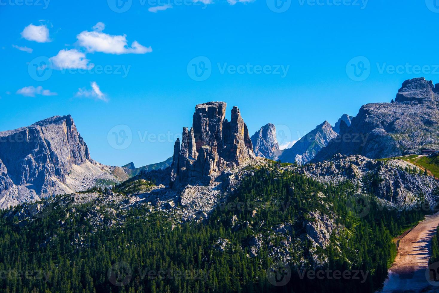 cinque torri piek gedurende de dag foto