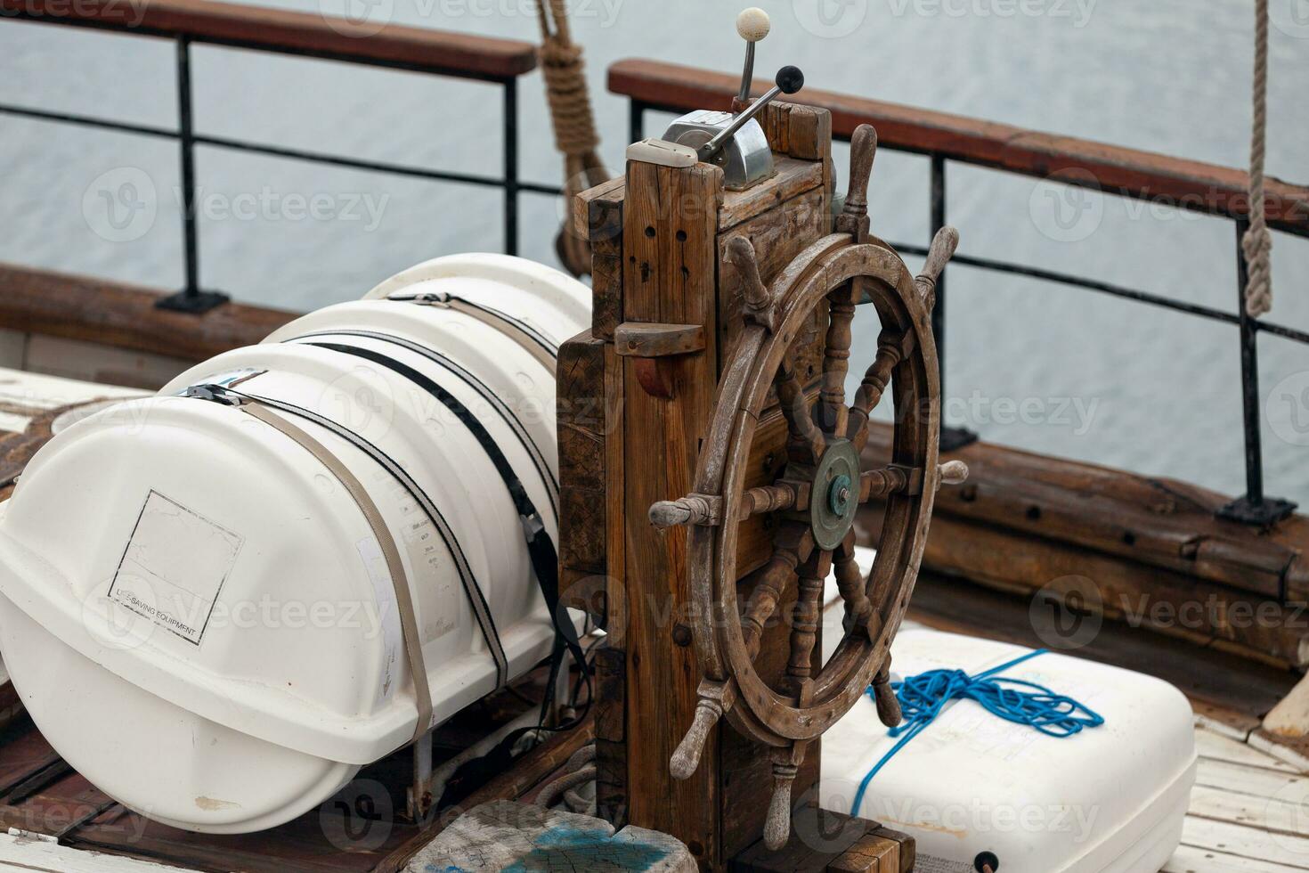 visvangst boot roer van een oud Noors visvangst boot foto