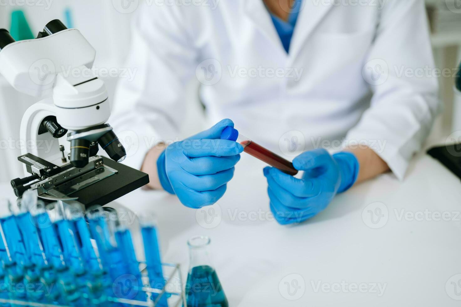 test buizen in kliniek, apotheek en medisch Onderzoek laboratorium en nieuw chemisch stoffen foto
