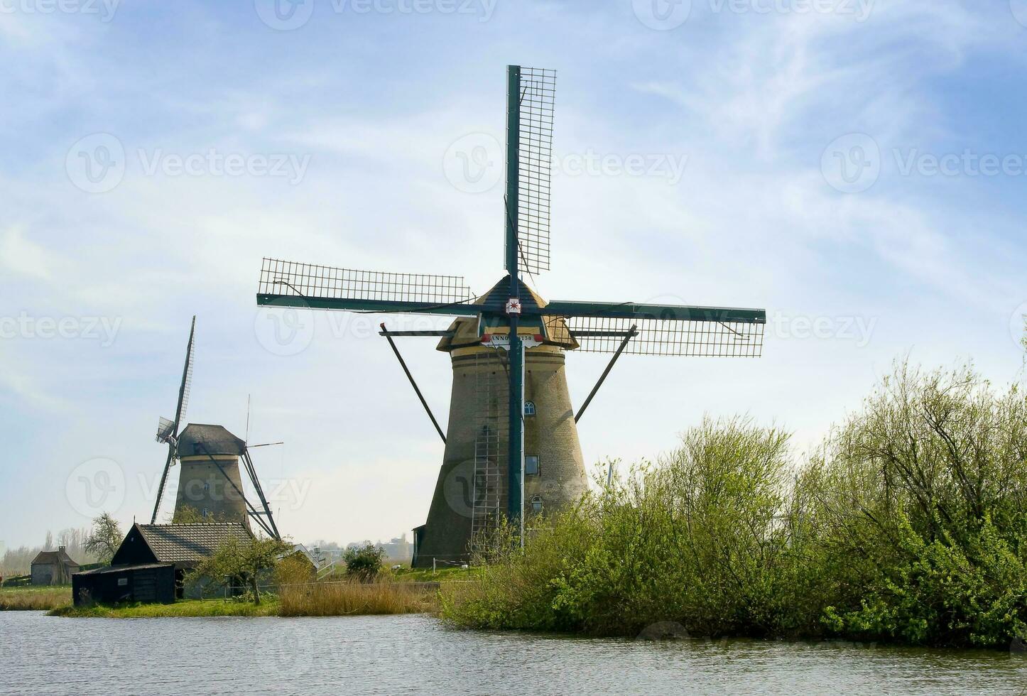 Nederland kleurrijk land van windmolens en tulpen bloemen foto