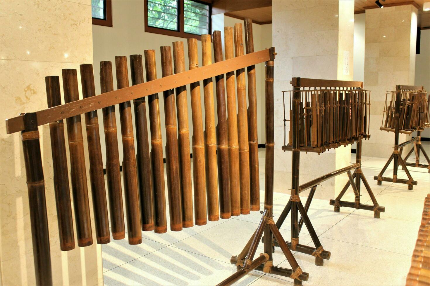 Jakarta, Indonesië-23 april 2023 Indonesisch traditioneel angklung musical instrument foto
