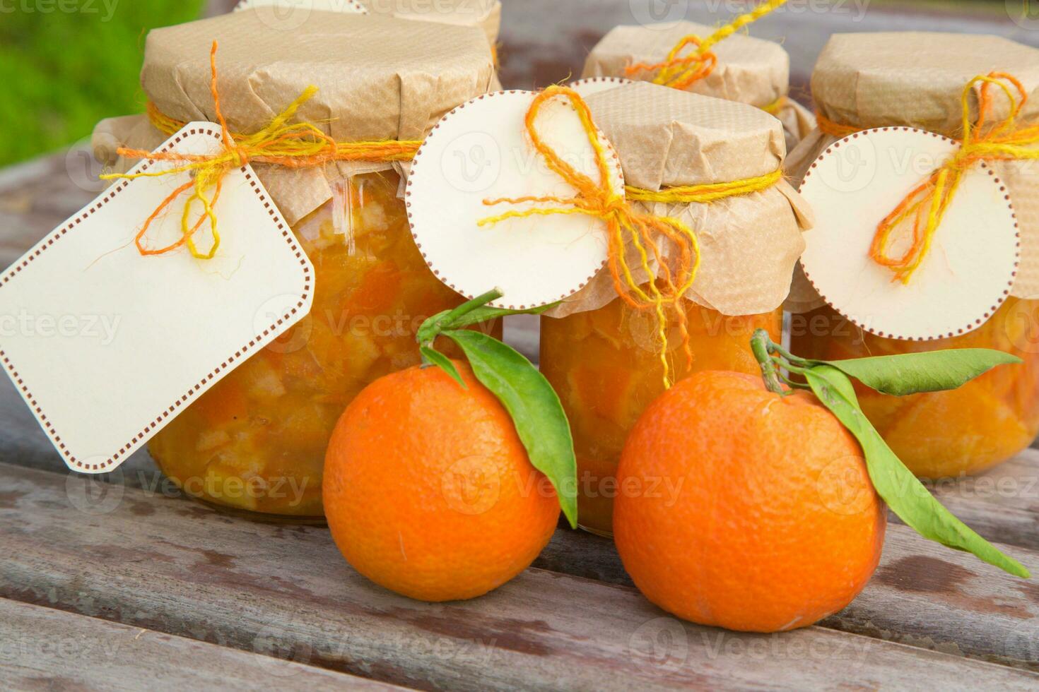 eigengemaakt mandarijn marmelade in de glas foto