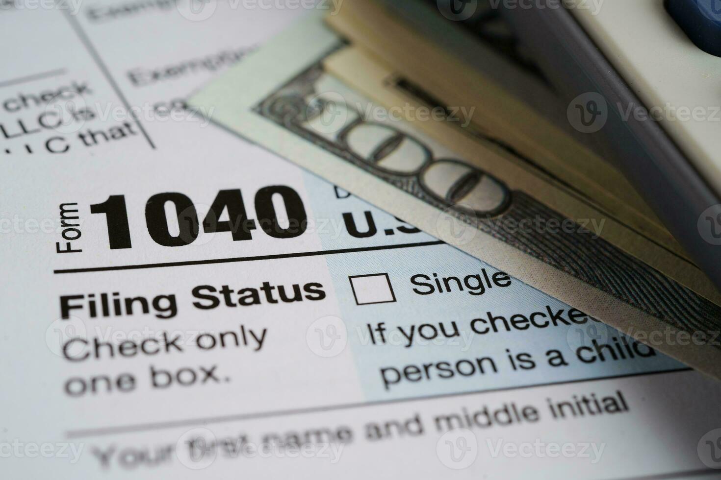 belastingformulier 1040 ons individuele aangifte inkomstenbelasting, bedrijfsfinanciën concept. foto