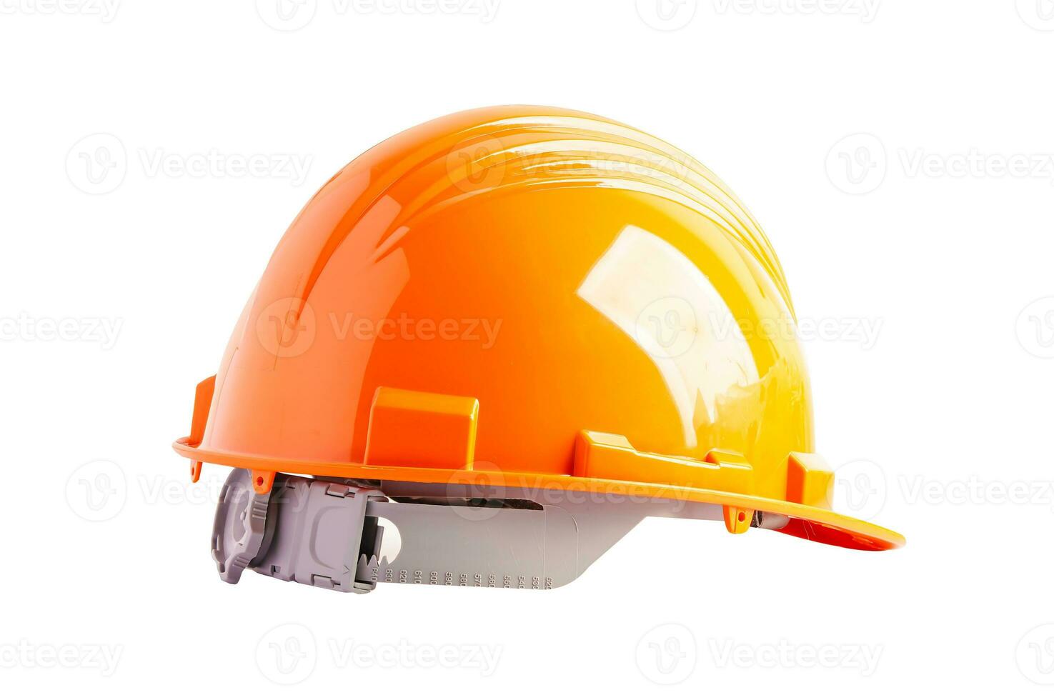 oranje helm geïsoleerd Aan wit achtergrond met knipsel pad, beschermen naar veiligheid voor ingenieur in bouw plaats. foto