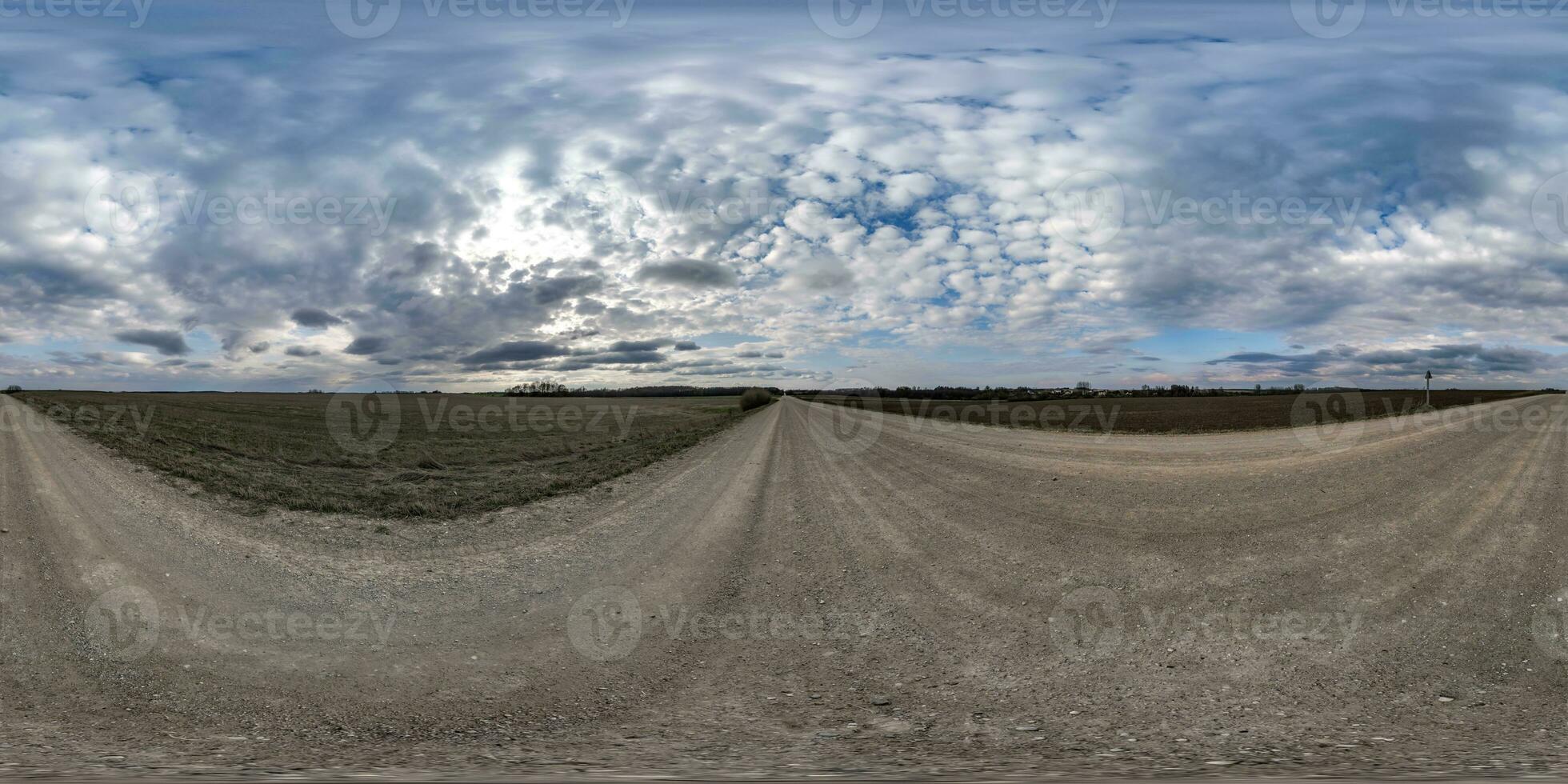 grind weg met wolken Aan bewolkt lucht net zo bolvormig 360 hdri panorama in equirectangular naadloos projectie, gebruik net zo lucht vervanging in dar panorama's, spel ontwikkeling net zo lucht koepel of vr inhoud foto