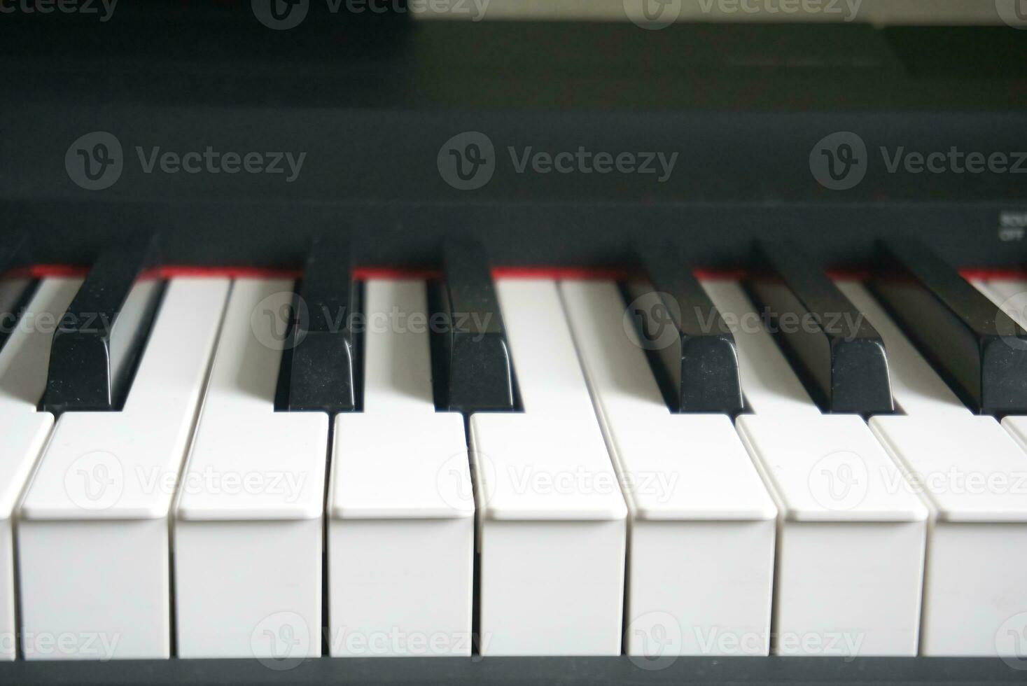 piano sleutel detailopname schot Nee mensen. piano sleutel detailopname schot Nee mensen, achtergrond beeld voor musical concept en aan het leren. foto