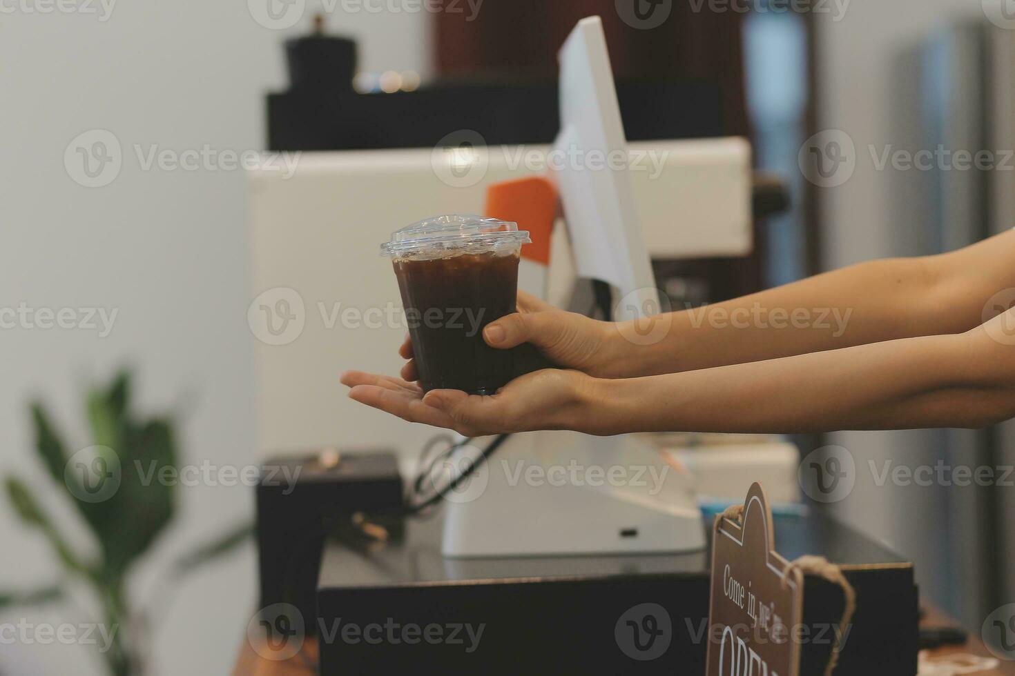 barista bereiden koffie werken bestellen concept foto