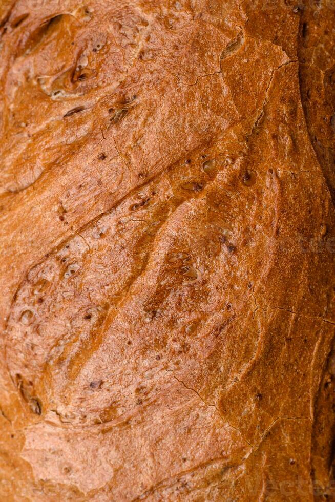 heerlijk vers krokant brood van wit brood met granen en zaden foto