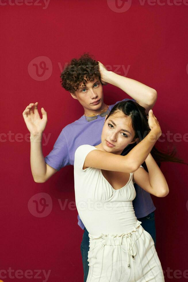 jong Mens en meisje zomer stijl poseren mode emoties levensstijl foto