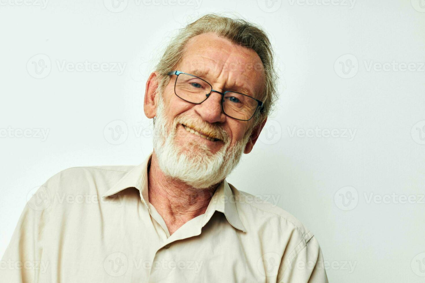 foto van gepensioneerd oud Mens glimlach emotie hand- gebaar bijgesneden visie