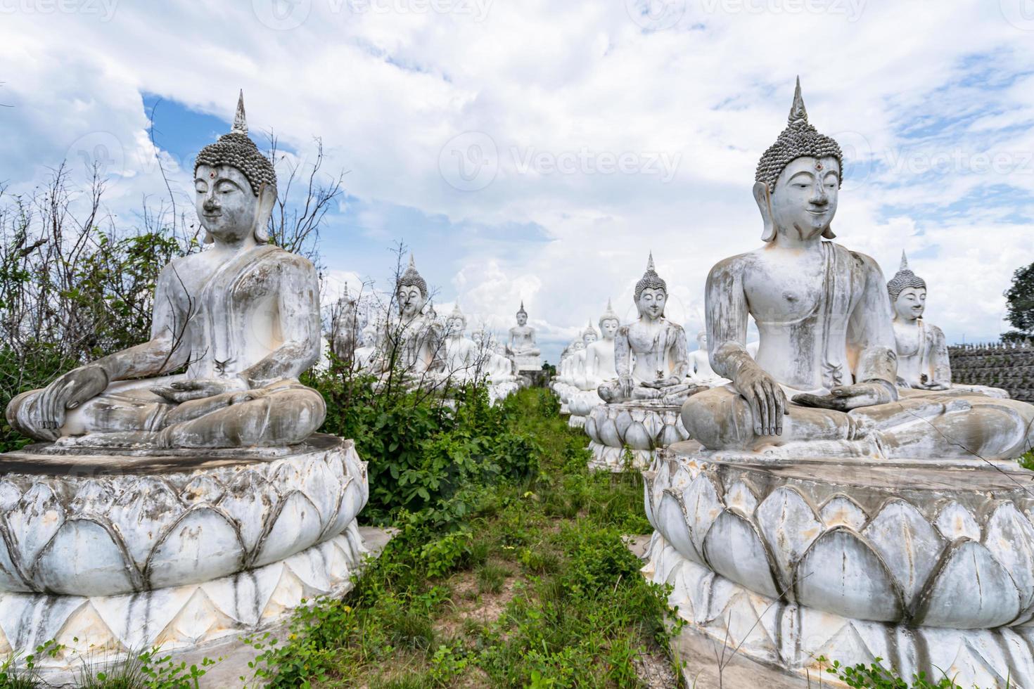 witte boeddha in thailand foto