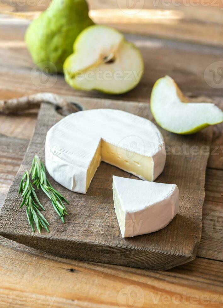 Camembert kaas met peren foto