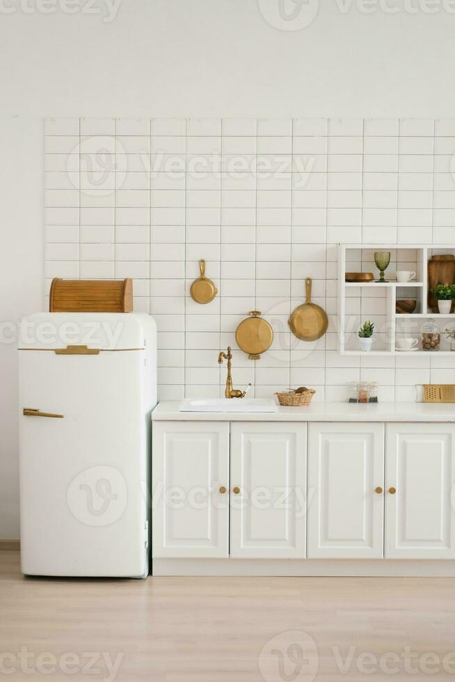 interieur van een elegant knus modern wit houten keuken foto