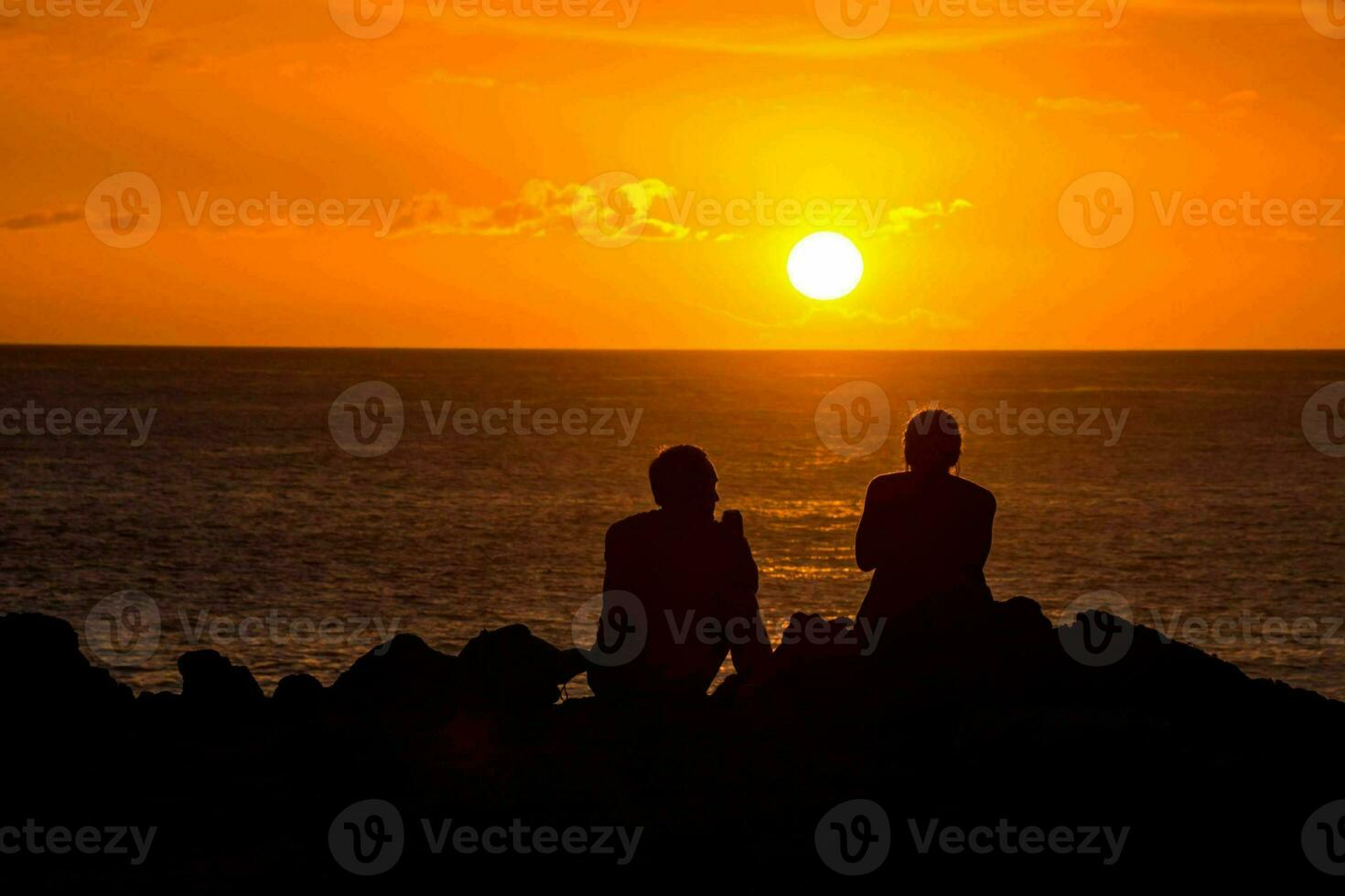 zonsondergang over de oceaan foto