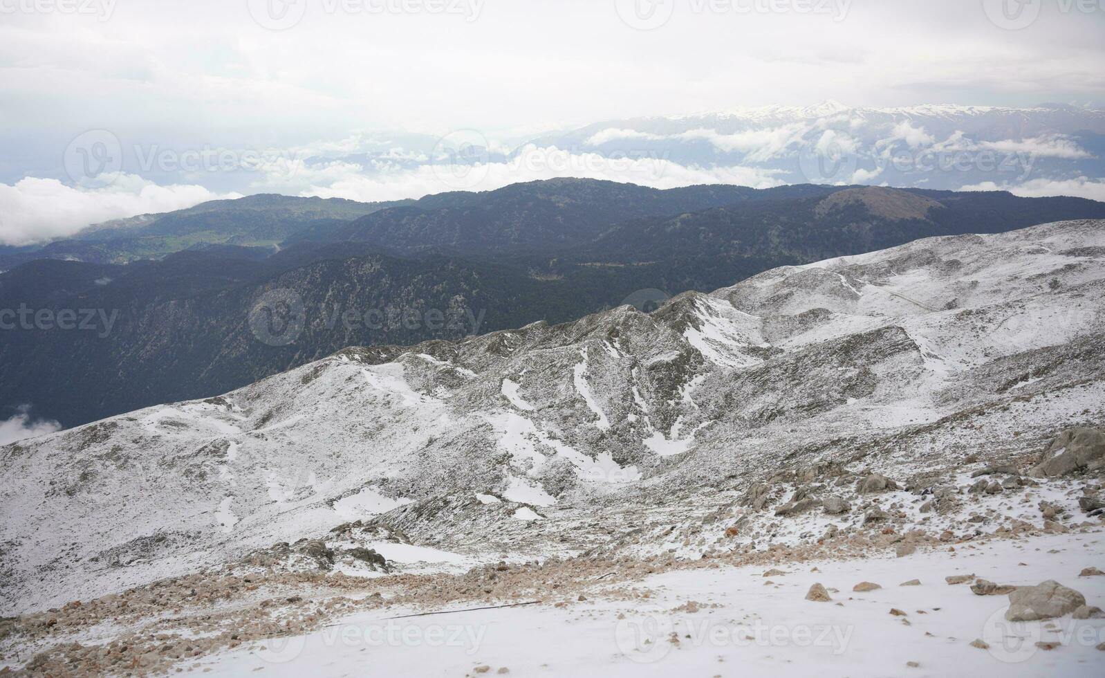 luchtfoto vanaf de berg tahtali in antalya, turkije foto