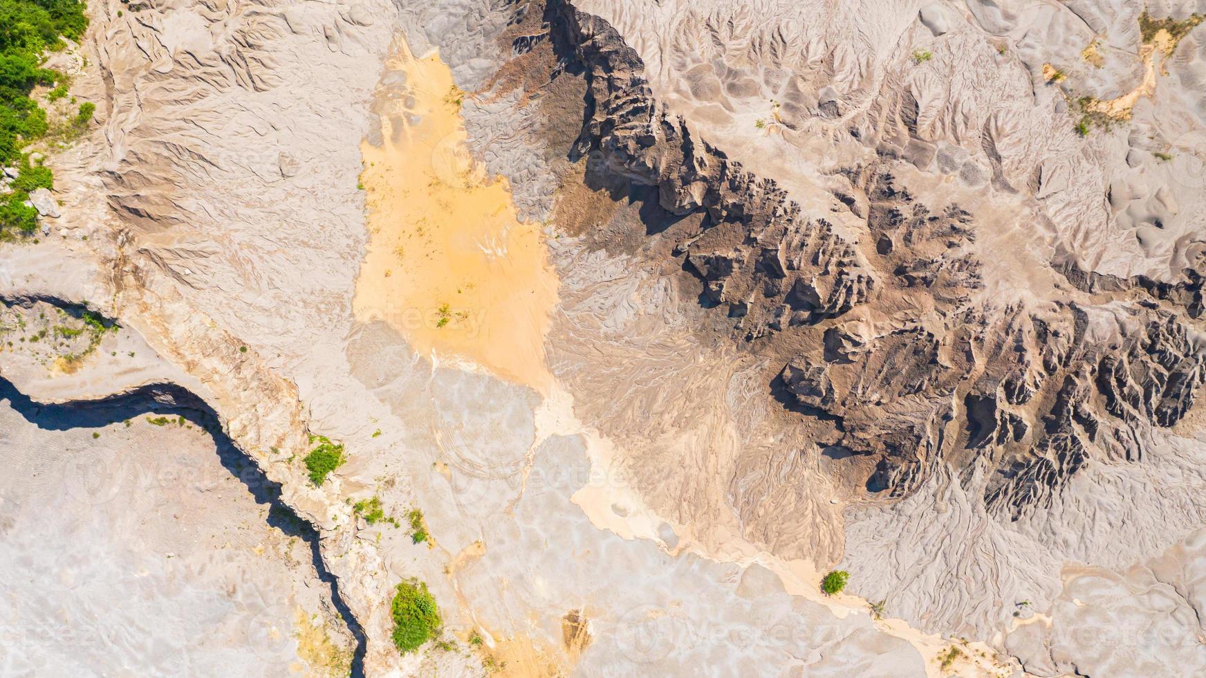 Luchtfoto bovenaanzicht patronen oppervlak op de aarde foto
