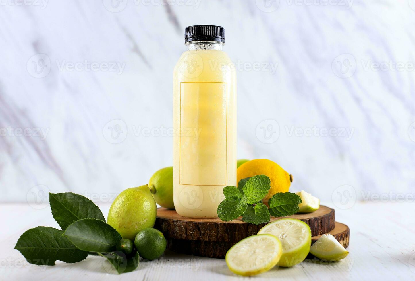 citroen sap in de fles foto