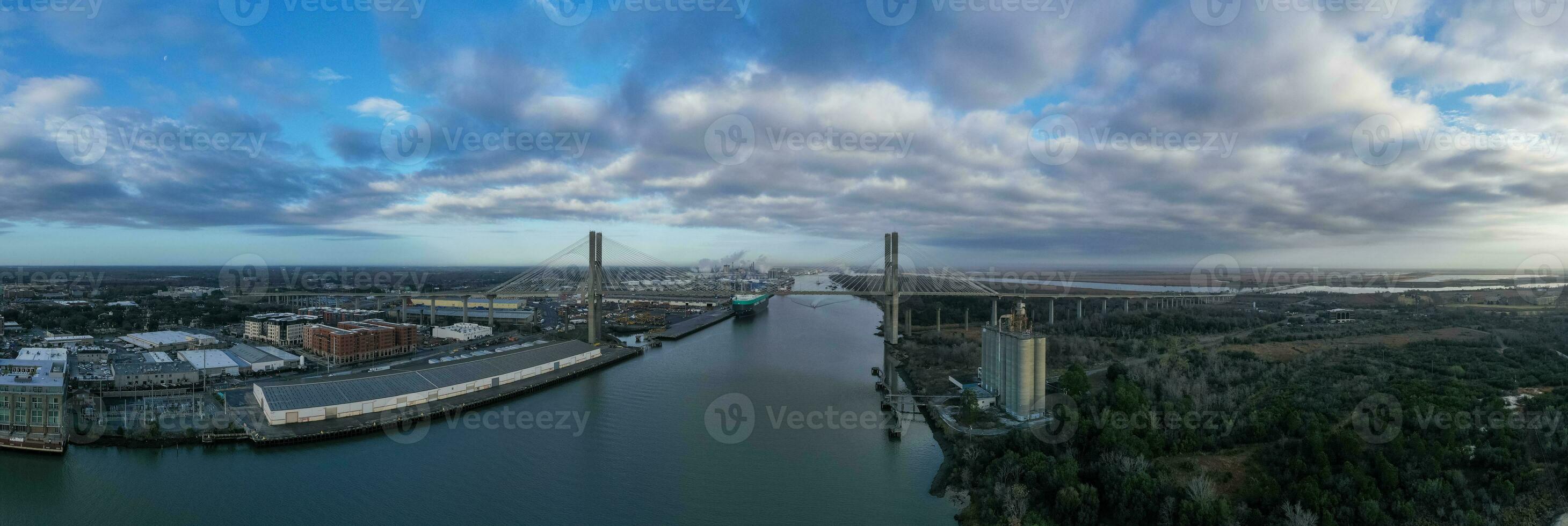 talmadge gedenkteken brug - savanne, Georgië foto