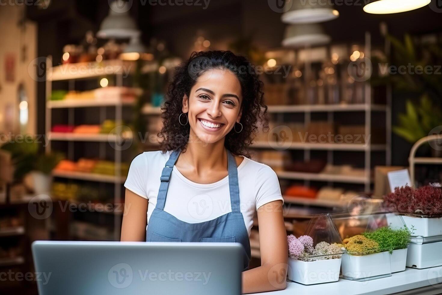 portret vrolijk vrouw op te slaan eigenaar met een laptop, kant visie, wazig schrijfbehoeften op te slaan achtergrond. ai gegenereerd foto