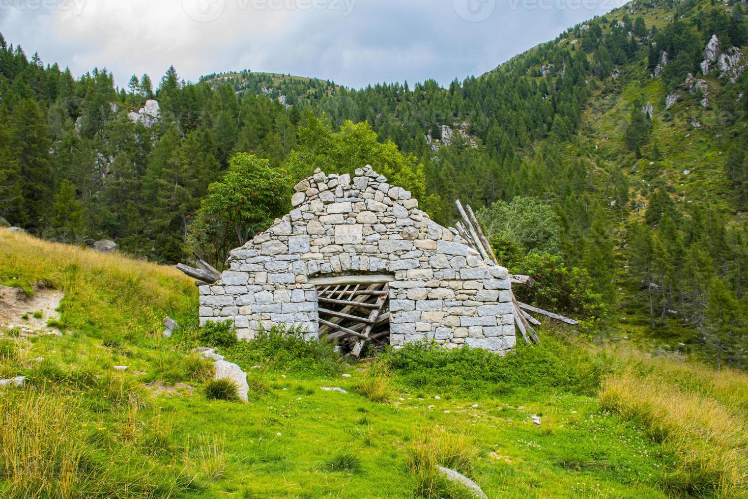 verlaten stenen structuur foto