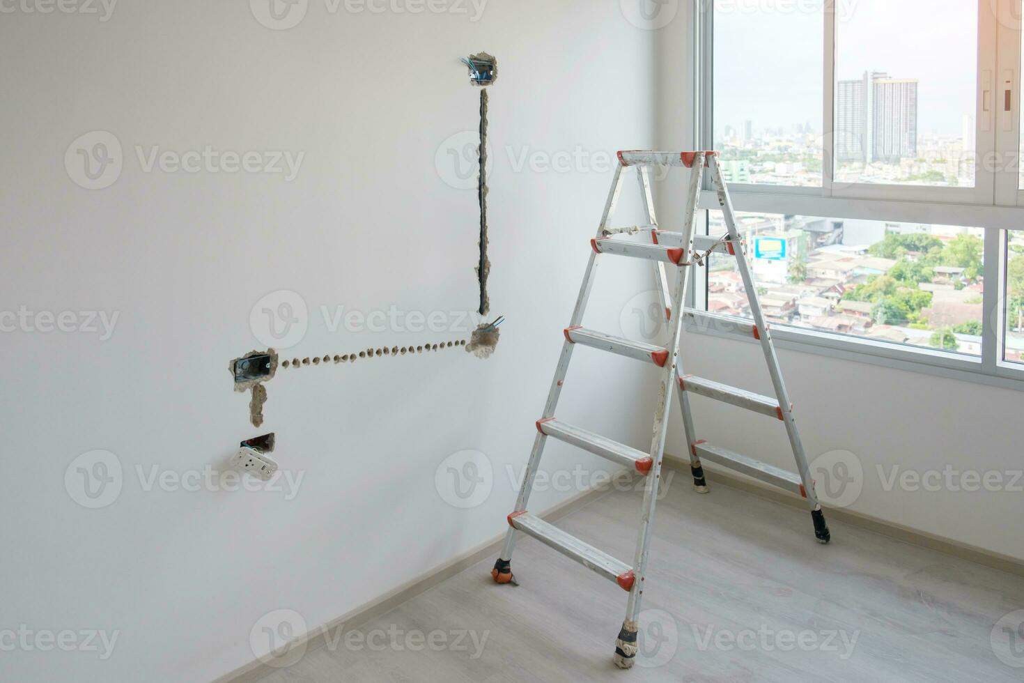 ladder Bij bouw plaats gebouw. vernieuwing, reparatie en ontwikkeling van huis en appartement concepten foto