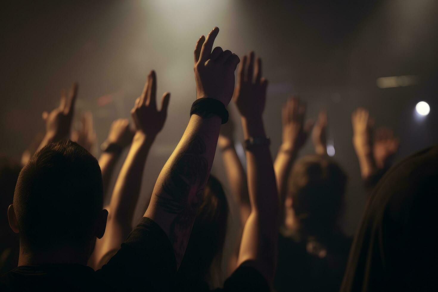 de menigte Bij een concert, handen verheven omhoog in de lucht. volkeren detailopname achterzijde visie verhogen hun handen, ai gegenereerd foto