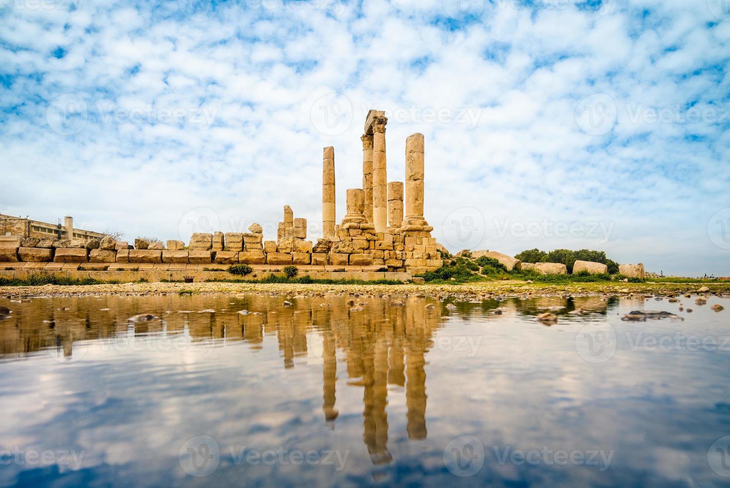 tempel van hercules op de citadel van amman in jordan foto