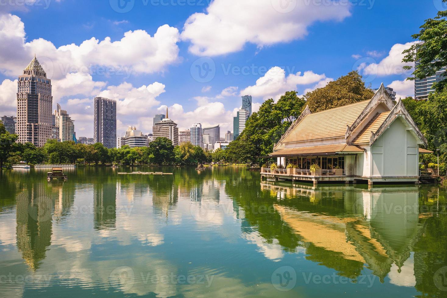 landschap van Lumphini Park in Bangkok, Thailand foto