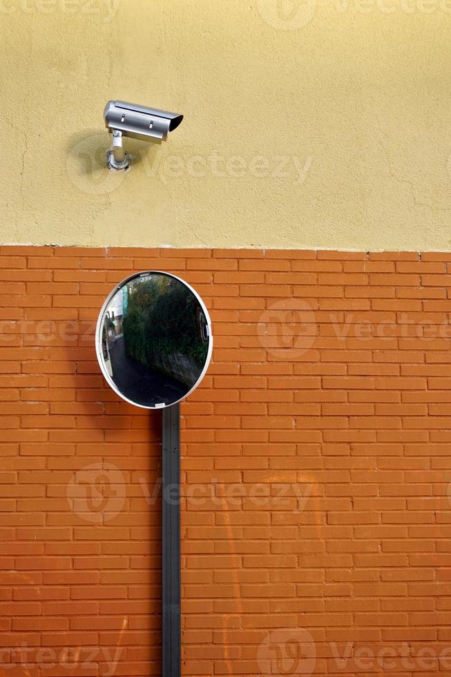 bewakingscamera aan de muur foto